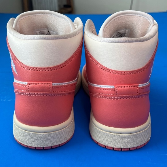 Jordan 1
'guava ice'
Womens
Brand new - Picture 5 of 11
